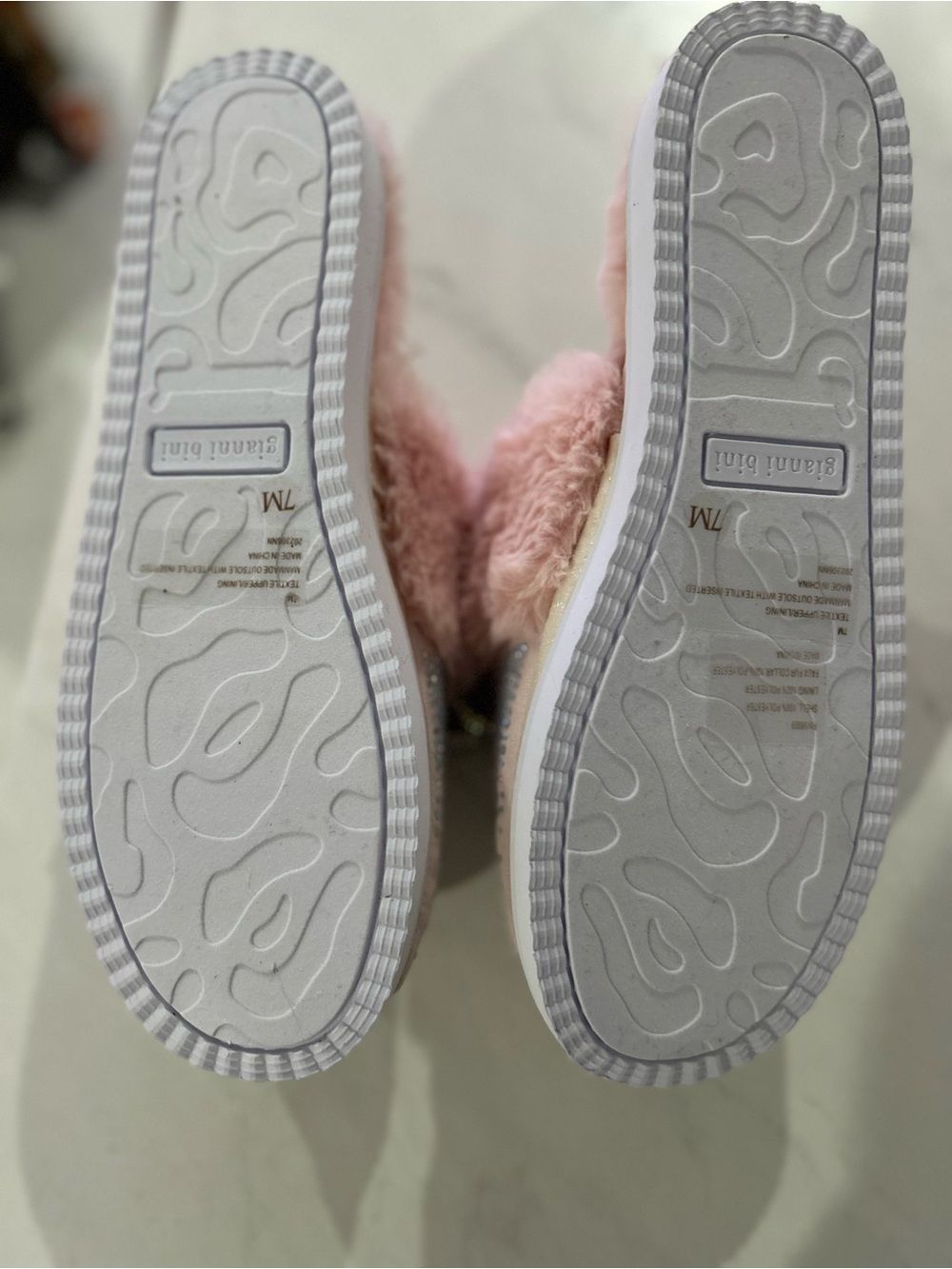 Gianni Bini Pink Crystal Bow Faux Fur Slippers with box - Picture 2 of 2